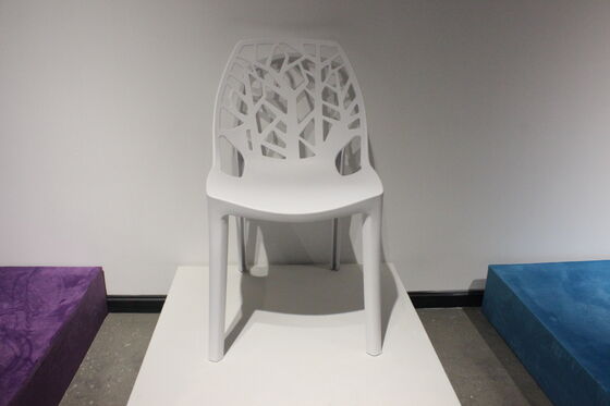 よい価格 スタッカブルモダンなプラスチックチェア 耐久性があり快適 トレーニングセンター、教育機関、座席オプションに最適 オンライン