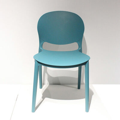 よい価格 座席の寸法 45H 42W 40Dcm モダンなプラスチックチェア スリムなモダンな外見のダイニングチェア 快適で簡単に保守できます オンライン